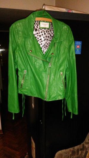 Campera de cuerina