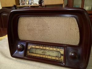 Radio antigua "Peabody" de  a valvulas. Onda corta y