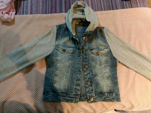 Campera de jean con mangas de buzo