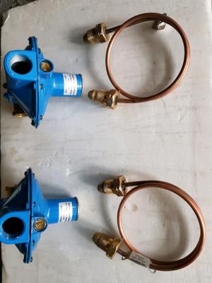 Dos reguladores de gas con espiral