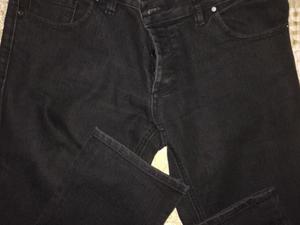 Jeans tucci talle 28 negro y 30 gris