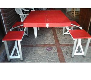 Mesa con sillas plegable. Ideal para exteriores.