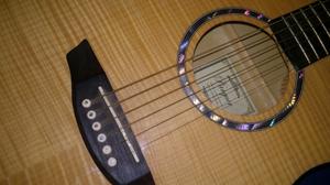 Guitarra electro acústica