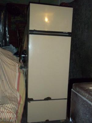 Heladera con freezer - 3 puertas