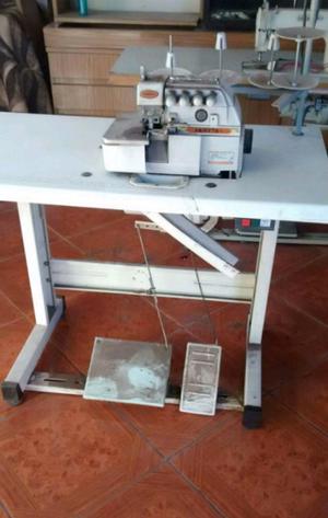 Máquina de coser overlok