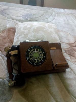 Telefono antiguo de madera