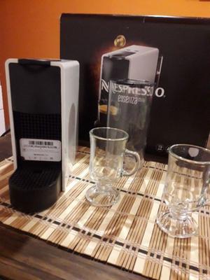 Vendo cafetera NESPRESSO ESSENZA MINI WHITE