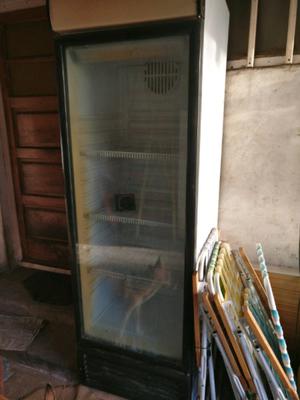 Heladera exhibidora vertical