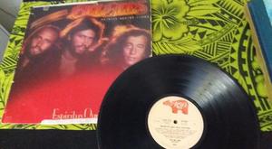 VINILO LP BEE GEES ESPÍRITUS QUE HAN PARTIDO