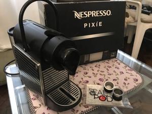 Cafetera Nespresso, Molinillo Delonghi y capsulas