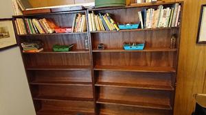 DOS bibliotecas grandes buena madera 7 estantes