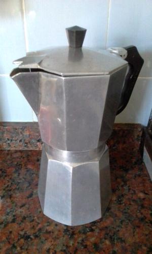 Cafetera de 12 pocillos. De aluminio