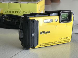 Cámara Nikon Coolpix AW130 Sumergible.