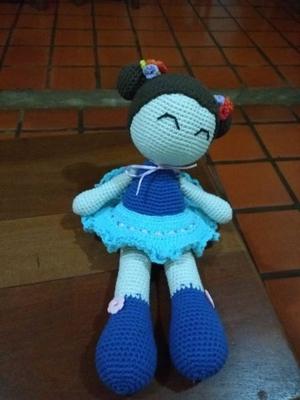 Muñeca amigurumi mediana