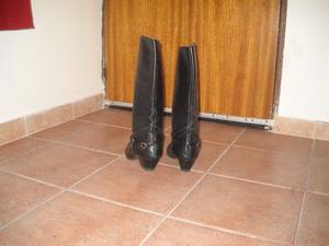 VENDO BOTAS CUERO COLOR NEGRO CAÑA ALTA NRO 38