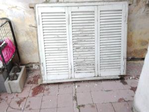 VENDO ventana de madera completa con rejas