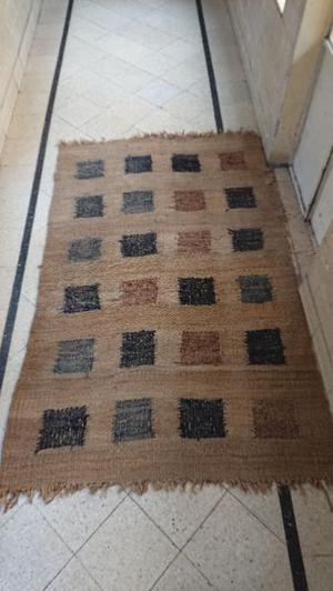 alfombra de yute y cuero