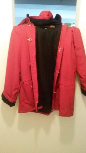 campera roja abrigada