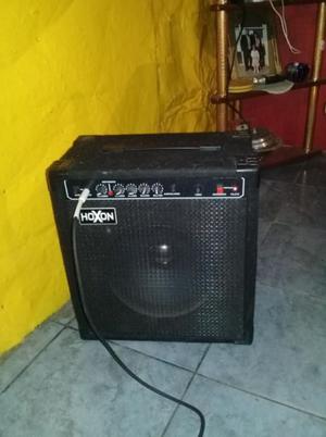 combo de guitarra,pedal y amplificador