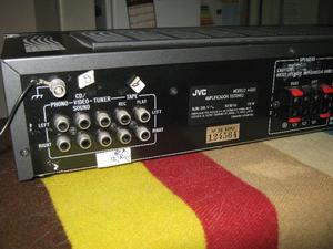 Amplificador marca JVC.