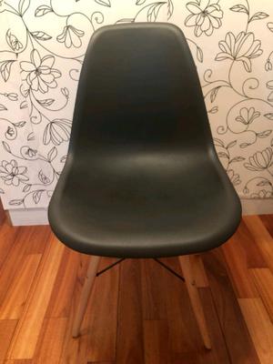 Silla eames x 2 precio por cada una