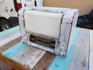 Antigua radio restaurada funcionando