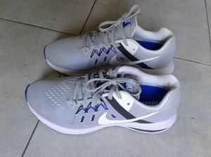 VENDO ZAPATILLAS NIKE ZOOM ORIGINALES, COLOR GRIS CLARO, SIN