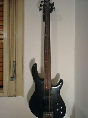 Bajo Cort Action A5 (fretless)