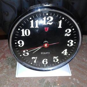 Reloj a cuerda antiguo