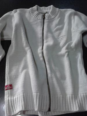 VENDO CAMPERA DE HILO CON CIERRE DE NIÑO/NIÑA,