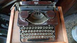 Antigua maquina de escribir royal usa potable funcionando,