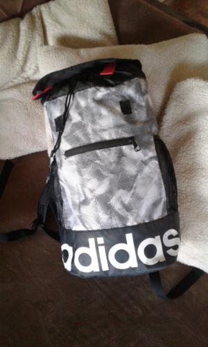 Mochila Adidas Excelente