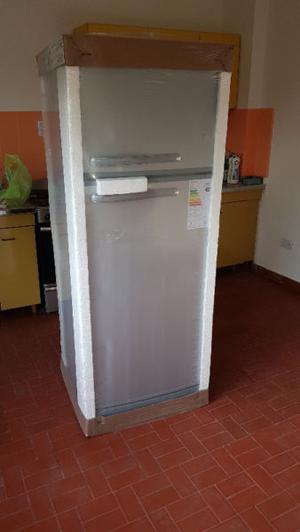 Heladera Peabody con freezer. 328 Lts. Acero Inoxidable.