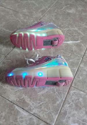 Vendo zapatillas FOOTY ORIGINALES CON LED Y RUEDITAS