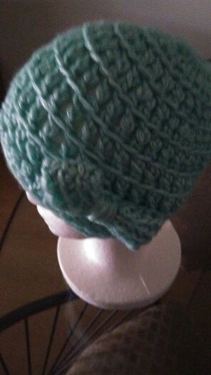 GORRO COLETERO TEJIDO.