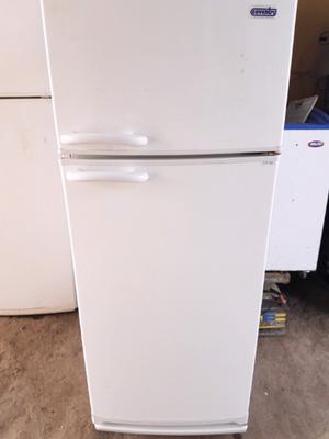 Heladera con freezer.