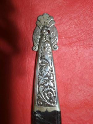 Antiguo facon de plata