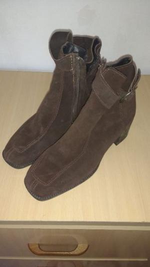 BOTAS DE CUERO MARRÓN GAMUZADAS NUEVAS 250$