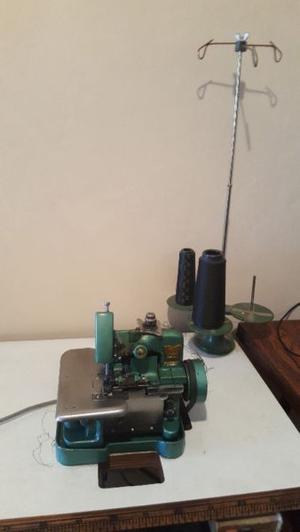 Remalladora Overlock con mueble 3 hilos