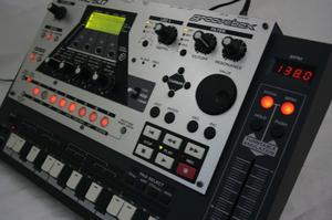 sintetizador roland 307