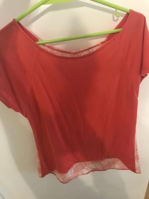 Remera coral talle M