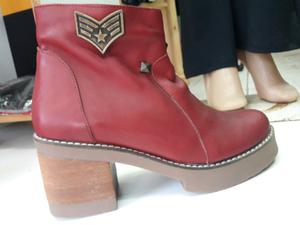 Zapatos nuevos de cuero sin uso