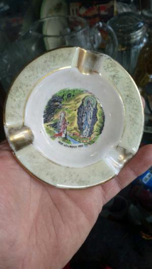 Antiguo cenicero de porcelana limoges imagen de Lourdes