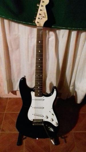 GUITARRA SQUIER STRATO BULLET + ACCESORIOS!