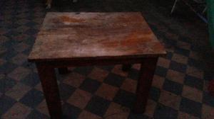 mesa de jardín de madera robusta