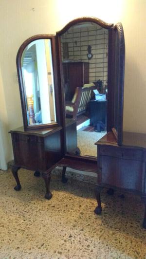 Antiguo mueble chippendale con espejo tríptico biselado