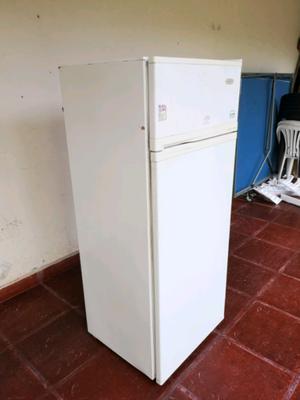 Heladera con freezer