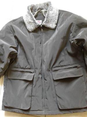 VENDO CAMPERA MUY ABRIGADA, COLOR GRIS, TALLE L.