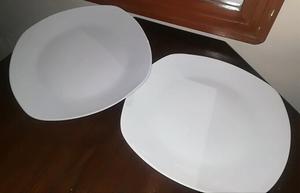 Platos blancos semi cuadrados