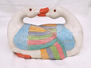 Figura de patos en ceramica pintada